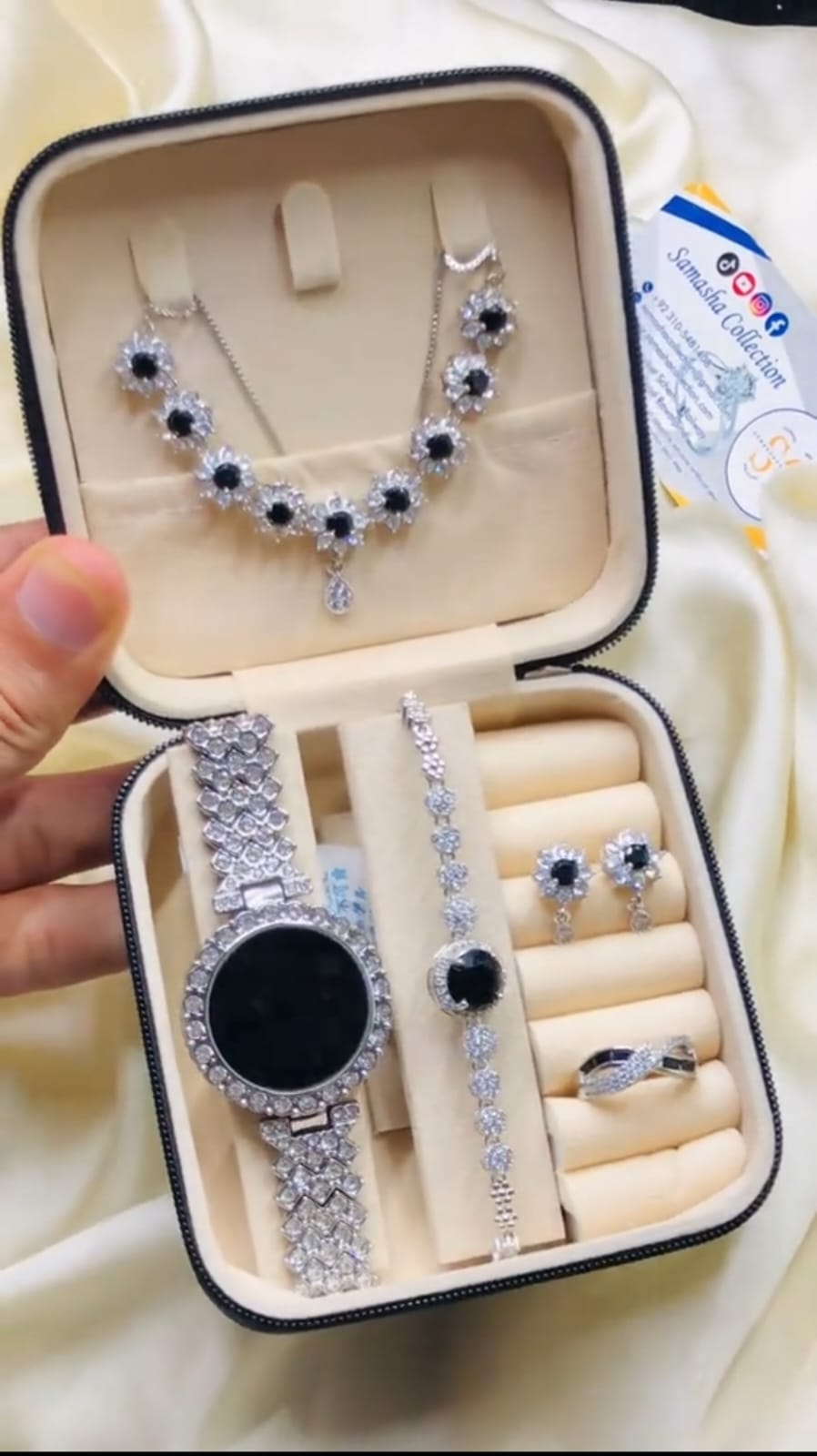 BEAUTIFUL GIFT BOX AVAILABLE IN STOCK